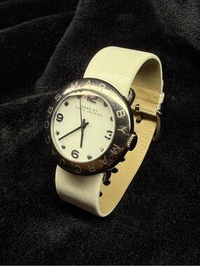 Marc by Marc Jacobs White Leather Strap Silver-Tone Bezel Watch